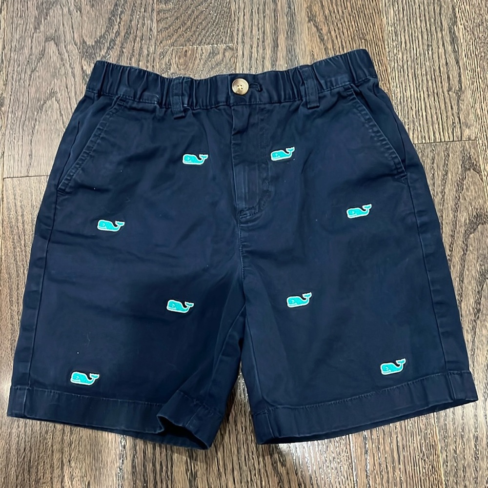 Vineyard vines, boys shorts size S.